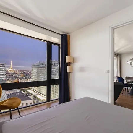 Luxury 75m2 With Eiffel Tower View, Metro 1 Min, Parking * Parigi