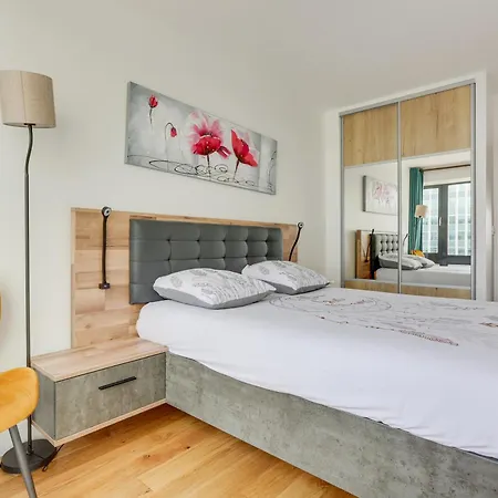 Apartmán Luxury 75m2 With Eiffel Tower View, Metro 1 Min, Parking