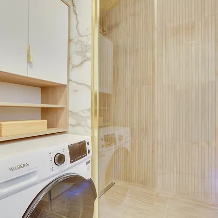 Luxury 75m2 With Eiffel Tower View, Metro 1 Min, Parking Paříž