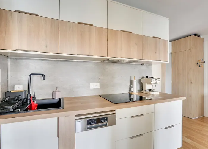 Luxury 75m2 With Eiffel Tower View, Metro 1 Min, Parking アパート