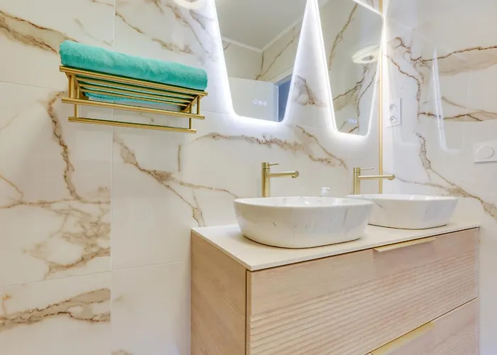 Luxury 75m2 With Eiffel Tower View, Metro 1 Min, Parking パリ