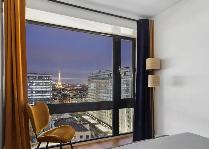 アパート Luxury 75m2 With Eiffel Tower View, Metro 1 Min, Parking パリ