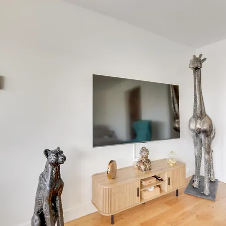 Luxury 75m2 With Eiffel Tower View, Metro 1 Min, Parking *